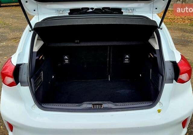 Белый Форд Фокус, объемом двигателя 1.5 л и пробегом 155 тыс. км за 12900 $, фото 23 на Automoto.ua