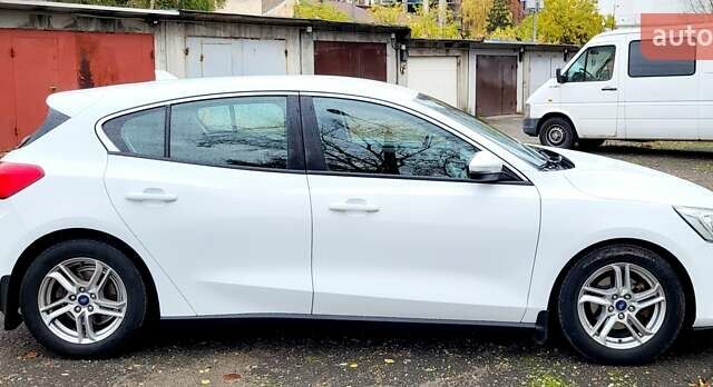 Белый Форд Фокус, объемом двигателя 1.5 л и пробегом 155 тыс. км за 12900 $, фото 2 на Automoto.ua