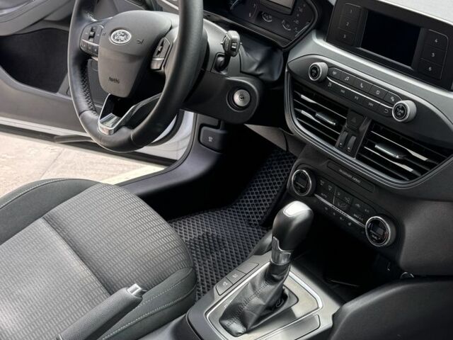 Білий Форд Фокус, об'ємом двигуна 1.5 л та пробігом 150 тис. км за 12500 $, фото 6 на Automoto.ua