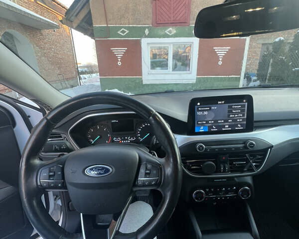 Белый Форд Фокус, объемом двигателя 1.5 л и пробегом 215 тыс. км за 13500 $, фото 13 на Automoto.ua