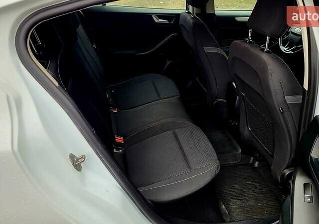 Белый Форд Фокус, объемом двигателя 1.5 л и пробегом 155 тыс. км за 12900 $, фото 22 на Automoto.ua