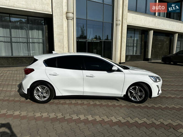 Белый Форд Фокус, объемом двигателя 1.5 л и пробегом 158 тыс. км за 13500 $, фото 6 на Automoto.ua
