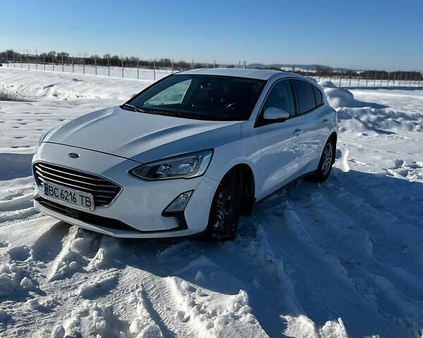 Белый Форд Фокус, объемом двигателя 1.5 л и пробегом 215 тыс. км за 13500 $, фото 3 на Automoto.ua