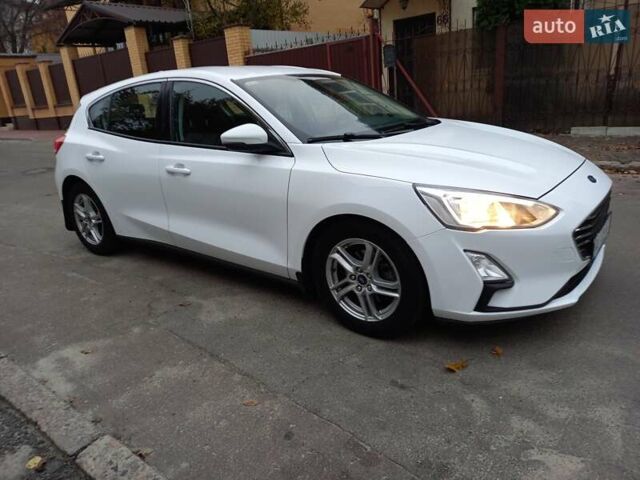 Белый Форд Фокус, объемом двигателя 1.5 л и пробегом 150 тыс. км за 13800 $, фото 4 на Automoto.ua