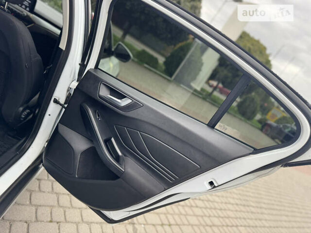 Белый Форд Фокус, объемом двигателя 1.5 л и пробегом 76 тыс. км за 18999 $, фото 20 на Automoto.ua