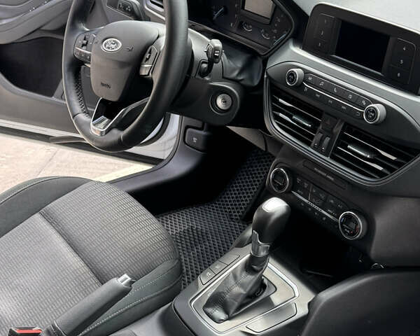 Белый Форд Фокус, объемом двигателя 1.5 л и пробегом 150 тыс. км за 12500 $, фото 14 на Automoto.ua
