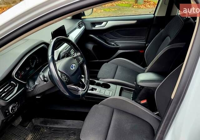 Белый Форд Фокус, объемом двигателя 1.5 л и пробегом 155 тыс. км за 12900 $, фото 9 на Automoto.ua