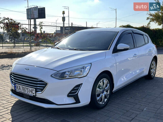 Белый Форд Фокус, объемом двигателя 1.5 л и пробегом 139 тыс. км за 11400 $, фото 1 на Automoto.ua