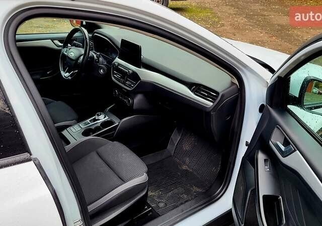 Белый Форд Фокус, объемом двигателя 1.5 л и пробегом 155 тыс. км за 12900 $, фото 11 на Automoto.ua