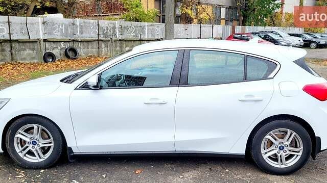 Белый Форд Фокус, объемом двигателя 1.5 л и пробегом 155 тыс. км за 12900 $, фото 6 на Automoto.ua