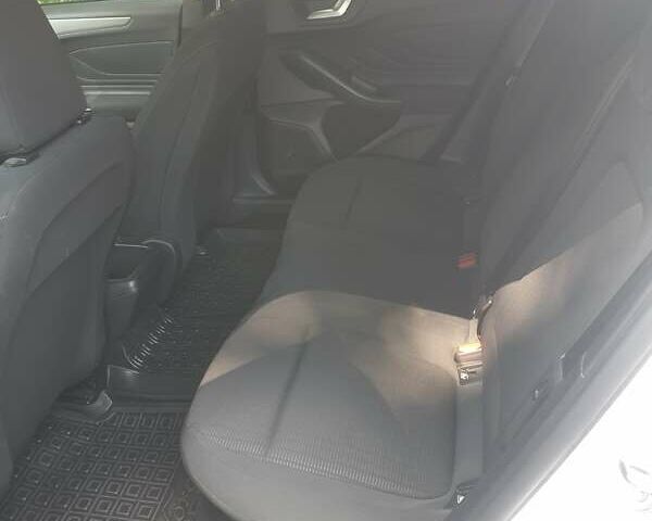 Белый Форд Фокус, объемом двигателя 1.5 л и пробегом 32 тыс. км за 14400 $, фото 16 на Automoto.ua