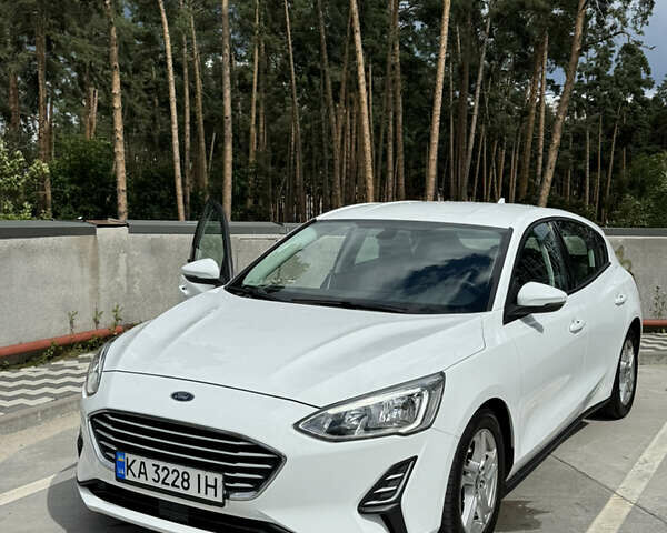 Белый Форд Фокус, объемом двигателя 1.5 л и пробегом 150 тыс. км за 12500 $, фото 6 на Automoto.ua