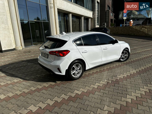 Белый Форд Фокус, объемом двигателя 1.5 л и пробегом 158 тыс. км за 13500 $, фото 5 на Automoto.ua