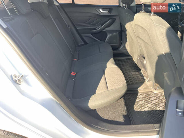 Белый Форд Фокус, объемом двигателя 1.5 л и пробегом 139 тыс. км за 10900 $, фото 13 на Automoto.ua