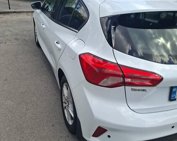 Белый Форд Фокус, объемом двигателя 1.5 л и пробегом 157 тыс. км за 14300 $, фото 9 на Automoto.ua