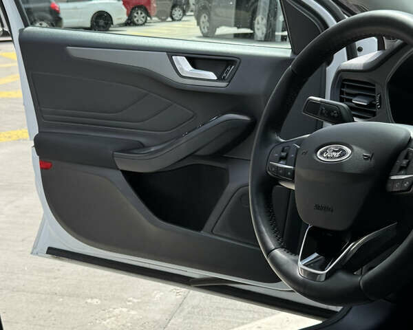 Белый Форд Фокус, объемом двигателя 1.5 л и пробегом 150 тыс. км за 12500 $, фото 13 на Automoto.ua