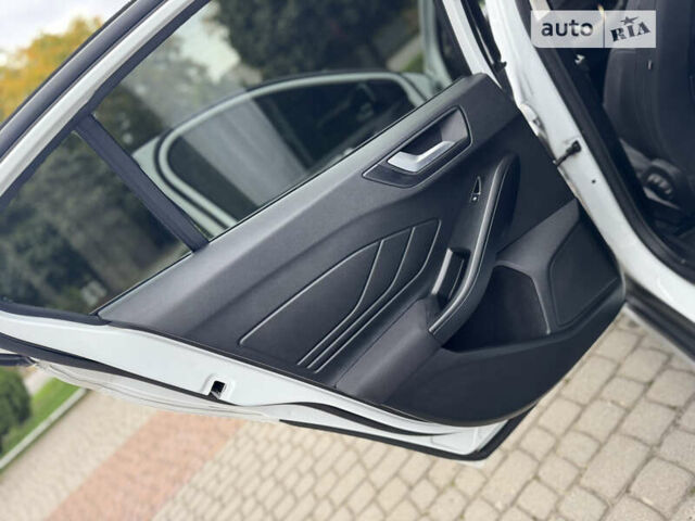 Белый Форд Фокус, объемом двигателя 1.5 л и пробегом 76 тыс. км за 18999 $, фото 19 на Automoto.ua