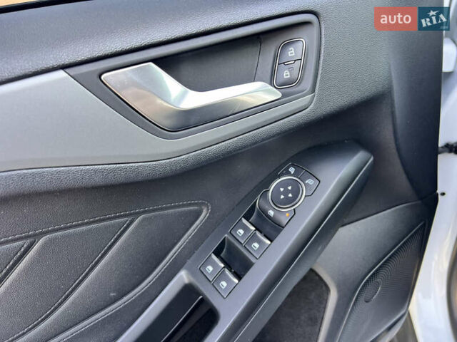 Белый Форд Фокус, объемом двигателя 1.5 л и пробегом 139 тыс. км за 10900 $, фото 21 на Automoto.ua