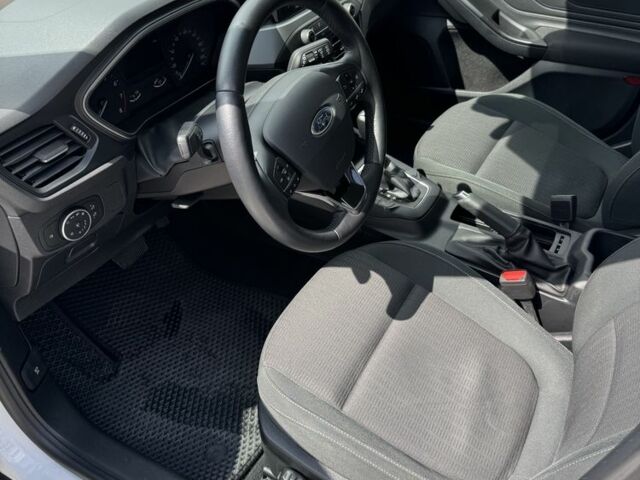 Білий Форд Фокус, об'ємом двигуна 1.5 л та пробігом 150 тис. км за 12500 $, фото 5 на Automoto.ua