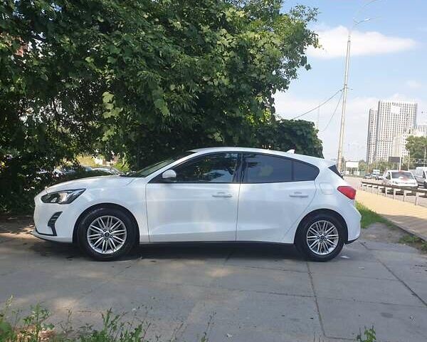 Белый Форд Фокус, объемом двигателя 1.5 л и пробегом 32 тыс. км за 14400 $, фото 3 на Automoto.ua