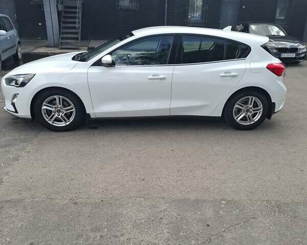 Белый Форд Фокус, объемом двигателя 1.5 л и пробегом 157 тыс. км за 14300 $, фото 1 на Automoto.ua