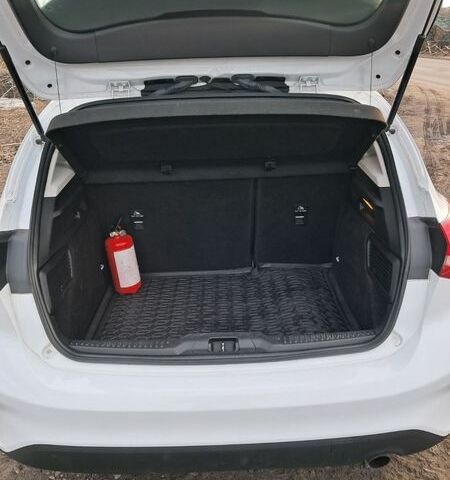 Білий Форд Фокус, об'ємом двигуна 1.5 л та пробігом 86 тис. км за 13700 $, фото 9 на Automoto.ua