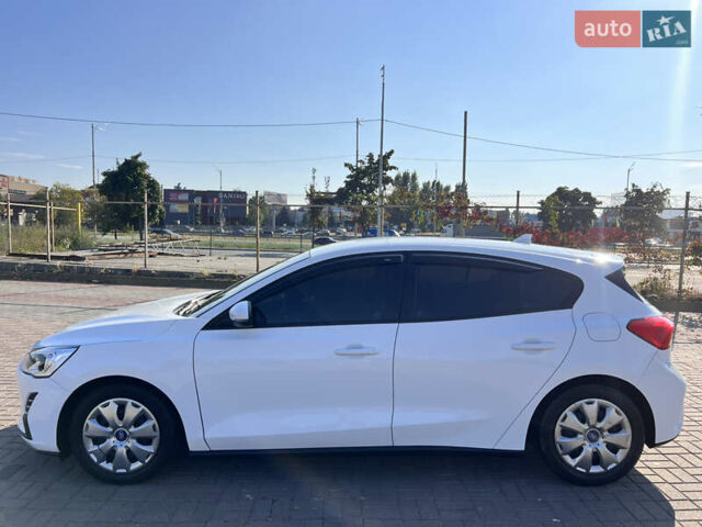 Белый Форд Фокус, объемом двигателя 1.5 л и пробегом 139 тыс. км за 10900 $, фото 1 на Automoto.ua