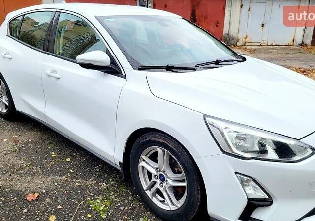 Белый Форд Фокус, объемом двигателя 1.5 л и пробегом 155 тыс. км за 12900 $, фото 4 на Automoto.ua