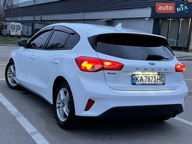 Белый Форд Фокус, объемом двигателя 1.5 л и пробегом 139 тыс. км за 10200 $, фото 2 на Automoto.ua