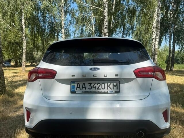 Белый Форд Фокус, объемом двигателя 1.5 л и пробегом 160 тыс. км за 12500 $, фото 5 на Automoto.ua