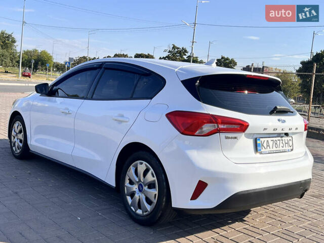Белый Форд Фокус, объемом двигателя 1.5 л и пробегом 139 тыс. км за 11400 $, фото 3 на Automoto.ua