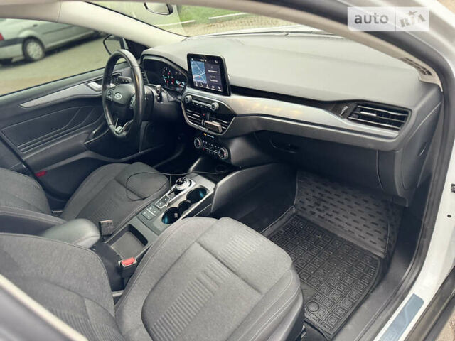 Белый Форд Фокус, объемом двигателя 1.5 л и пробегом 76 тыс. км за 18999 $, фото 16 на Automoto.ua