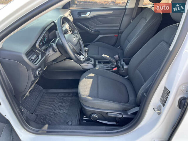 Белый Форд Фокус, объемом двигателя 1.5 л и пробегом 139 тыс. км за 10900 $, фото 10 на Automoto.ua