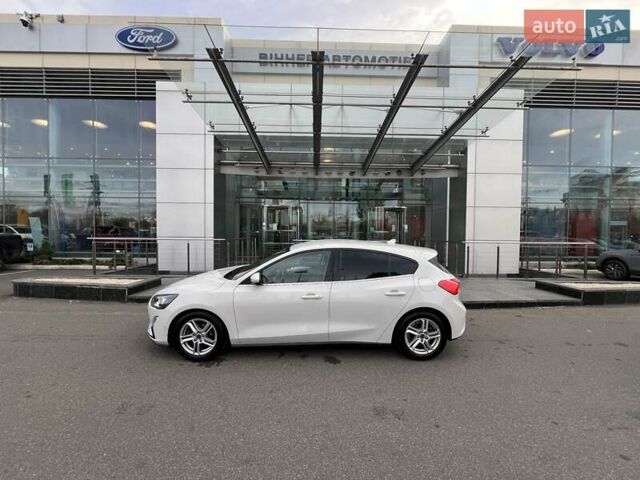 Белый Форд Фокус, объемом двигателя 1.5 л и пробегом 68 тыс. км за 15234 $, фото 3 на Automoto.ua