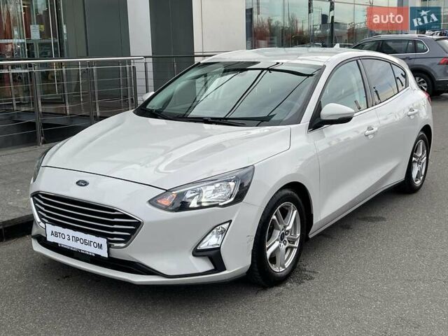 Белый Форд Фокус, объемом двигателя 1.5 л и пробегом 68 тыс. км за 15234 $, фото 2 на Automoto.ua