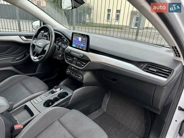 Белый Форд Фокус, объемом двигателя 1.5 л и пробегом 159 тыс. км за 14500 $, фото 26 на Automoto.ua