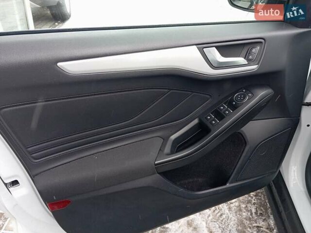 Білий Форд Фокус, об'ємом двигуна 1.5 л та пробігом 48 тис. км за 15900 $, фото 7 на Automoto.ua