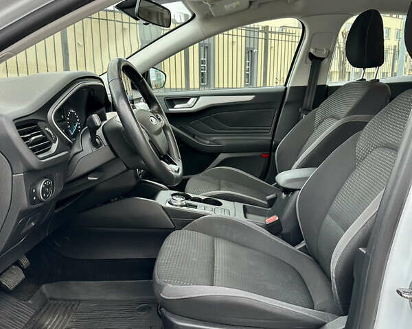 Белый Форд Фокус, объемом двигателя 1.5 л и пробегом 159 тыс. км за 14500 $, фото 16 на Automoto.ua