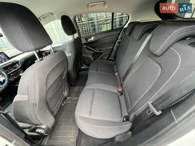 Белый Форд Фокус, объемом двигателя 1.5 л и пробегом 68 тыс. км за 15234 $, фото 14 на Automoto.ua