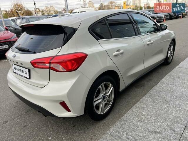 Белый Форд Фокус, объемом двигателя 1.5 л и пробегом 68 тыс. км за 15234 $, фото 6 на Automoto.ua