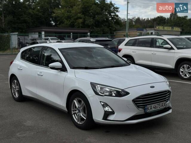 Белый Форд Фокус, объемом двигателя 1.5 л и пробегом 130 тыс. км за 12500 $, фото 2 на Automoto.ua
