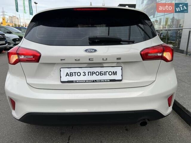 Белый Форд Фокус, объемом двигателя 1.5 л и пробегом 68 тыс. км за 15234 $, фото 5 на Automoto.ua