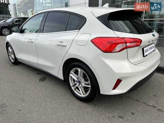 Белый Форд Фокус, объемом двигателя 1.5 л и пробегом 68 тыс. км за 15234 $, фото 4 на Automoto.ua