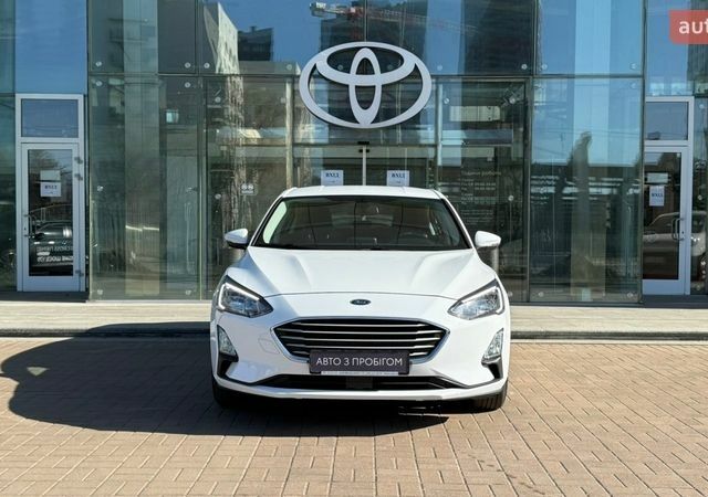 Белый Форд Фокус, объемом двигателя 1.5 л и пробегом 63 тыс. км за 16422 $, фото 4 на Automoto.ua