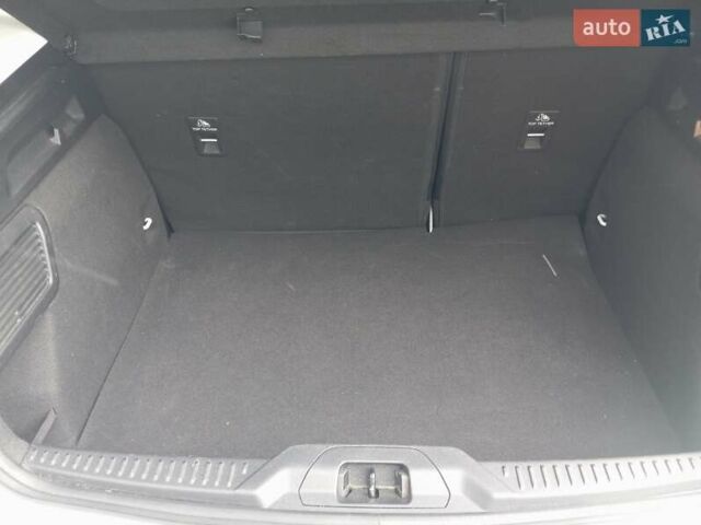 Білий Форд Фокус, об'ємом двигуна 1.5 л та пробігом 48 тис. км за 15900 $, фото 25 на Automoto.ua