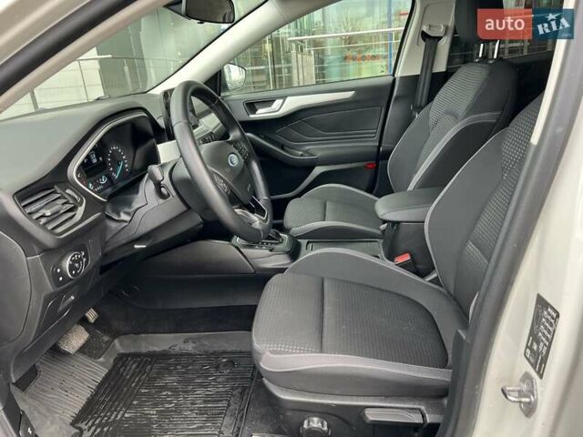 Белый Форд Фокус, объемом двигателя 1.5 л и пробегом 68 тыс. км за 15234 $, фото 10 на Automoto.ua