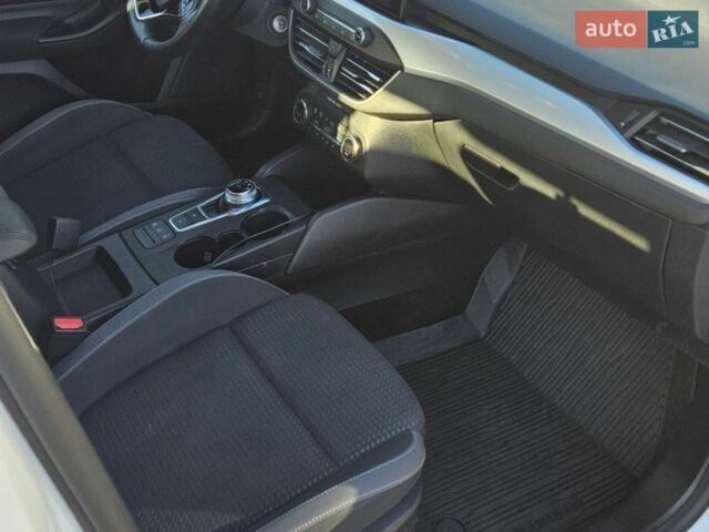 Белый Форд Фокус, объемом двигателя 1.5 л и пробегом 159 тыс. км за 13900 $, фото 7 на Automoto.ua