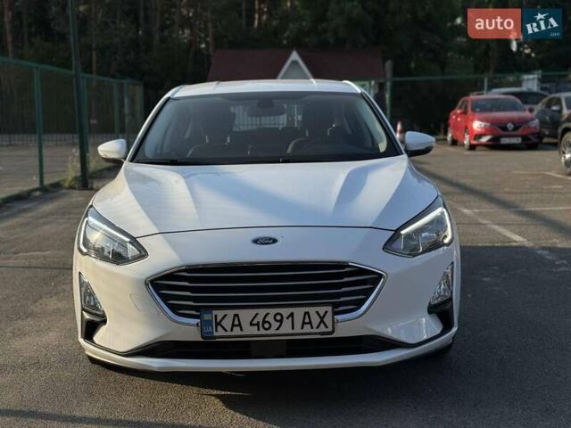 Белый Форд Фокус, объемом двигателя 1.5 л и пробегом 63 тыс. км за 14800 $, фото 2 на Automoto.ua
