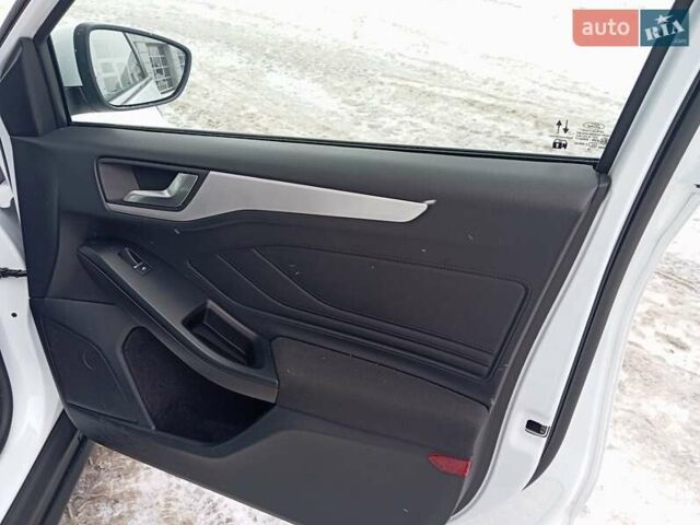 Білий Форд Фокус, об'ємом двигуна 1.5 л та пробігом 48 тис. км за 15900 $, фото 21 на Automoto.ua
