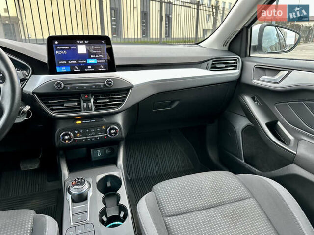 Белый Форд Фокус, объемом двигателя 1.5 л и пробегом 159 тыс. км за 14500 $, фото 14 на Automoto.ua